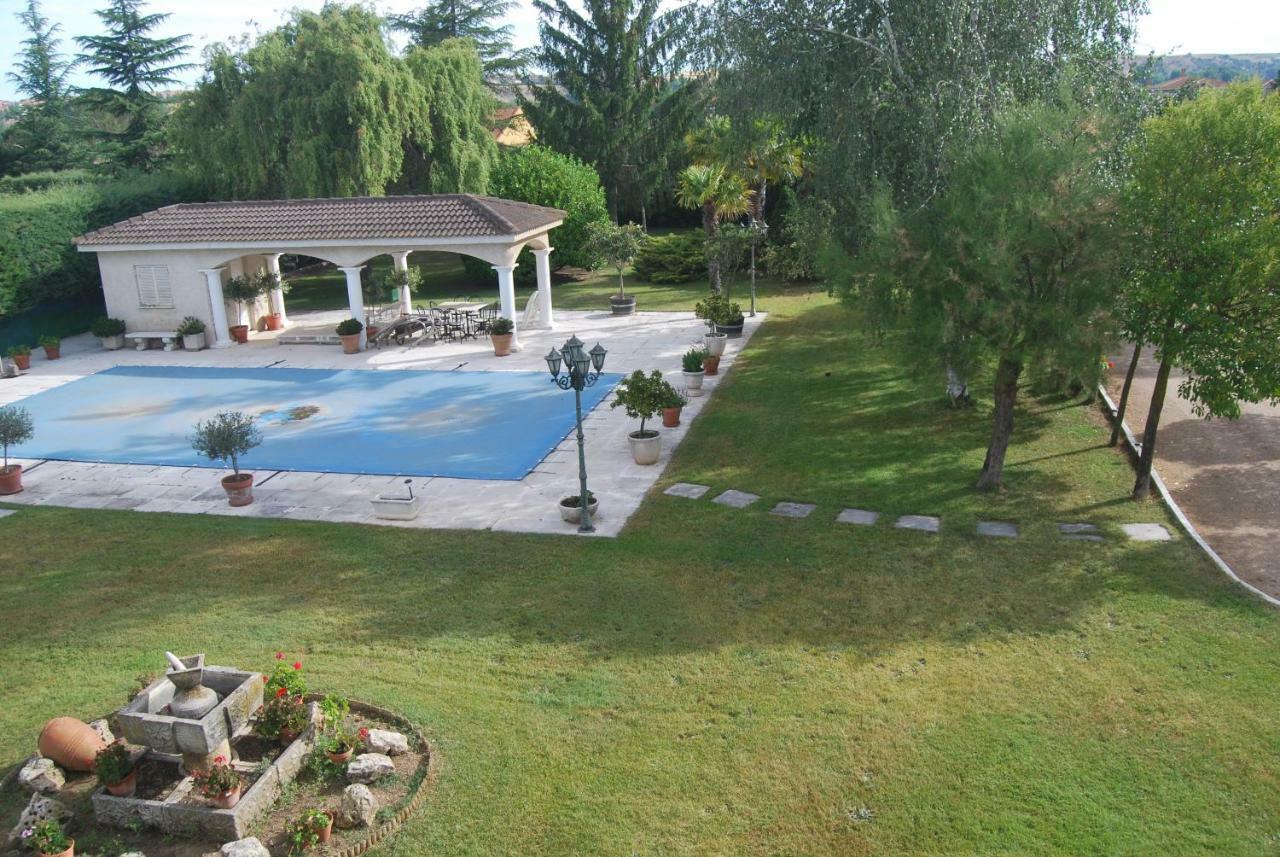 El Campillo Villa Pelabravo Exterior photo